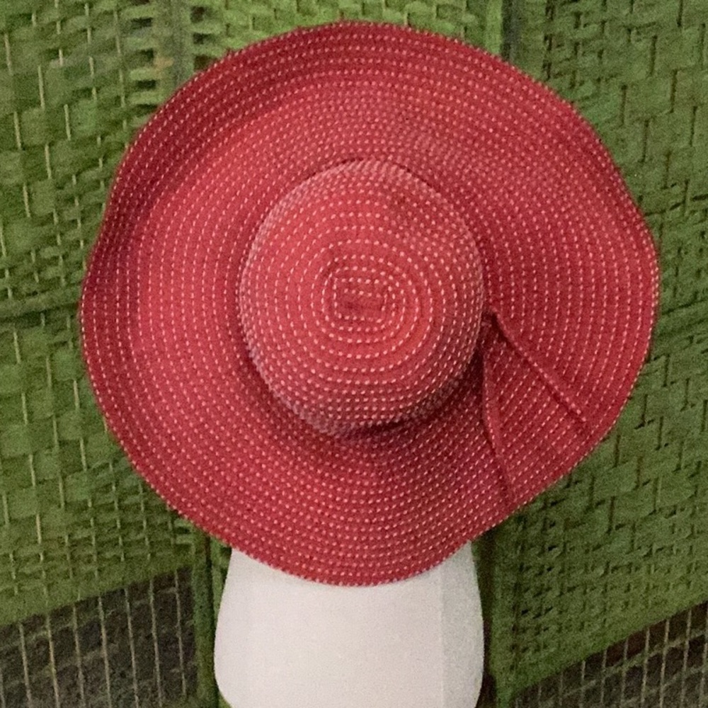 ❤️NWOT Fun to Wear Floppy Hat Closet Must Have ❤️